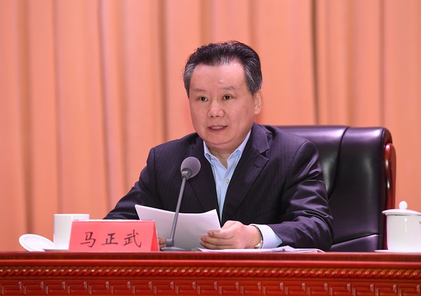 集团公司党组副书记、总经理马正武主持会议-600.jpg