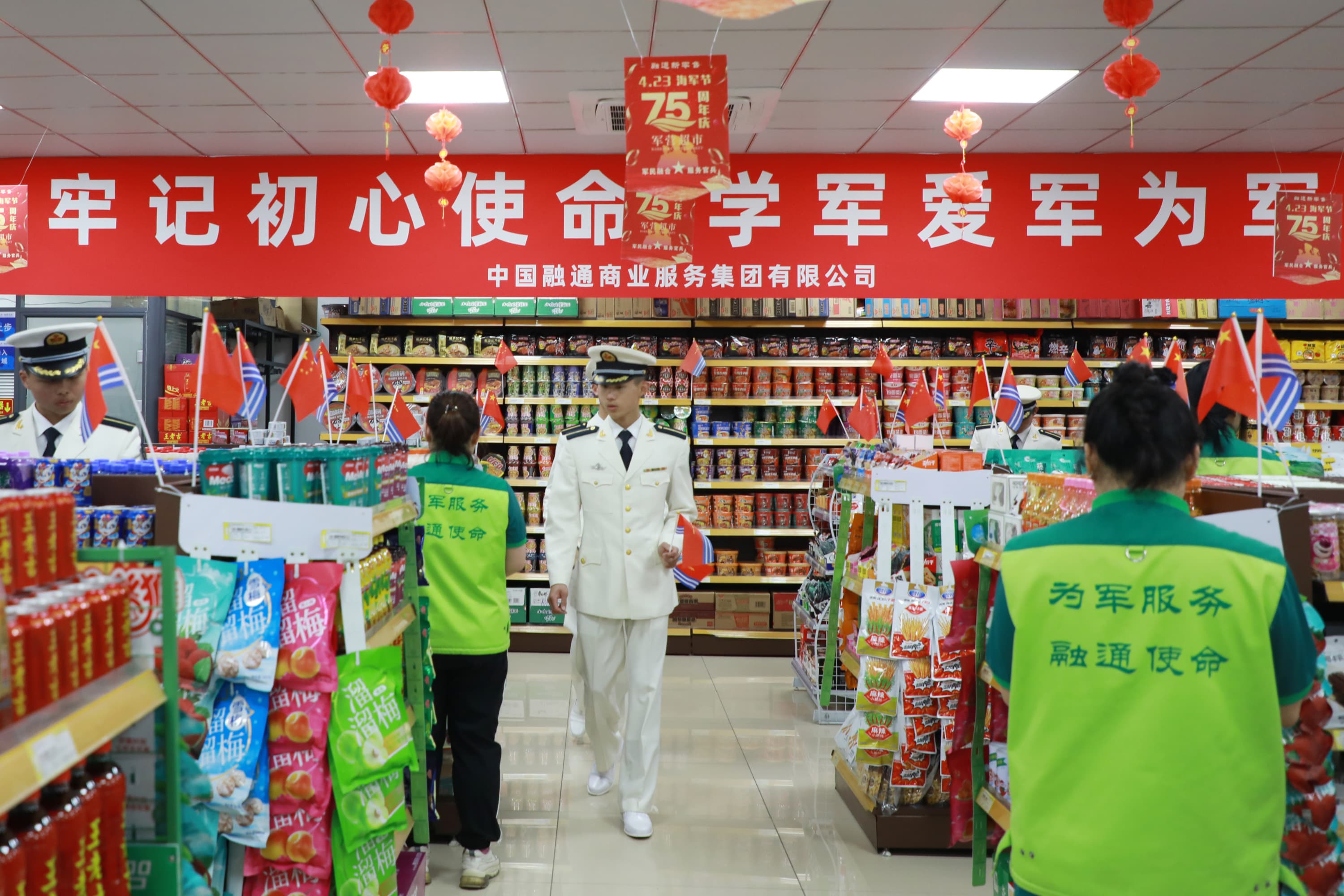 营区商超提供丰富商品供官兵选购 杨国军.jpg